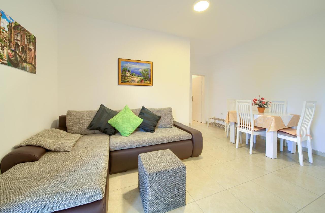 Apartmani Mara Matic Malinska Exterior foto