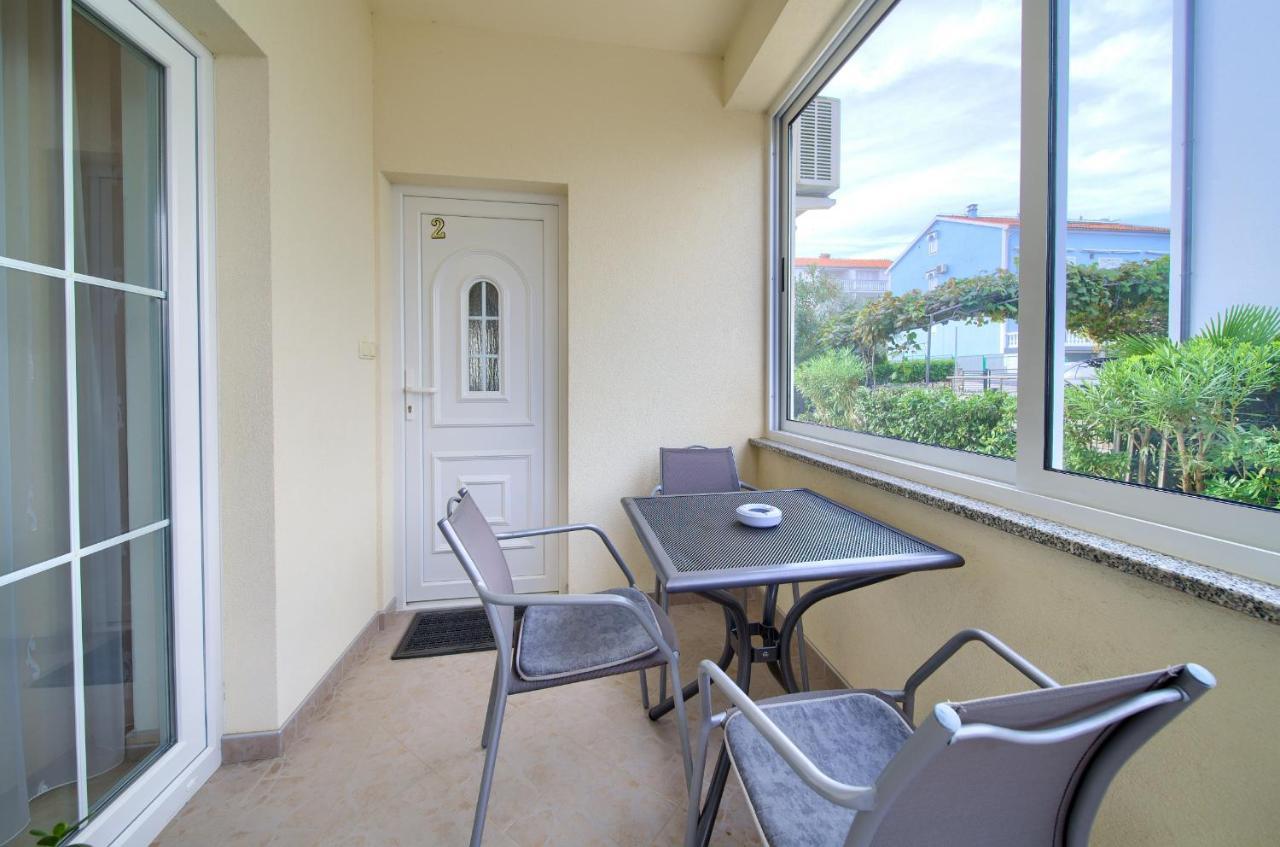 Apartmani Mara Matic Malinska Exterior foto