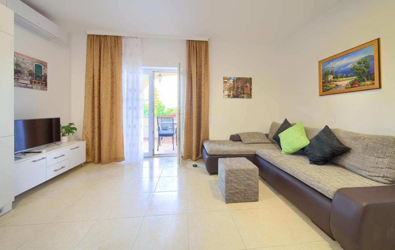 Apartmani Mara Matic Malinska Exterior foto