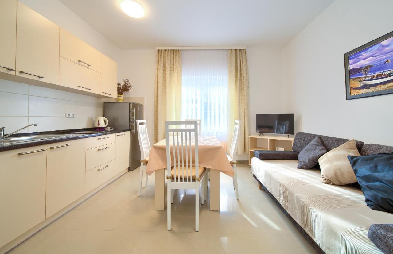 Apartmani Mara Matic Malinska Exterior foto